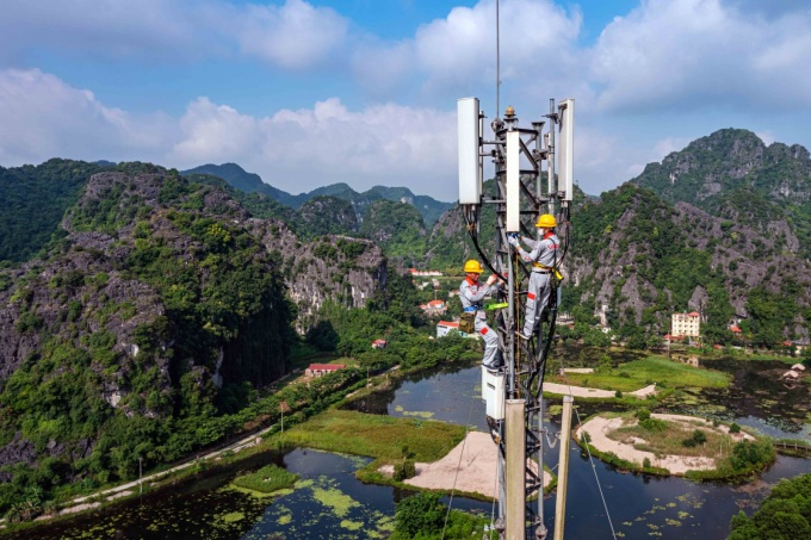 Viettel - từ 'lính mới' đến ông lớn ngành viễn thông