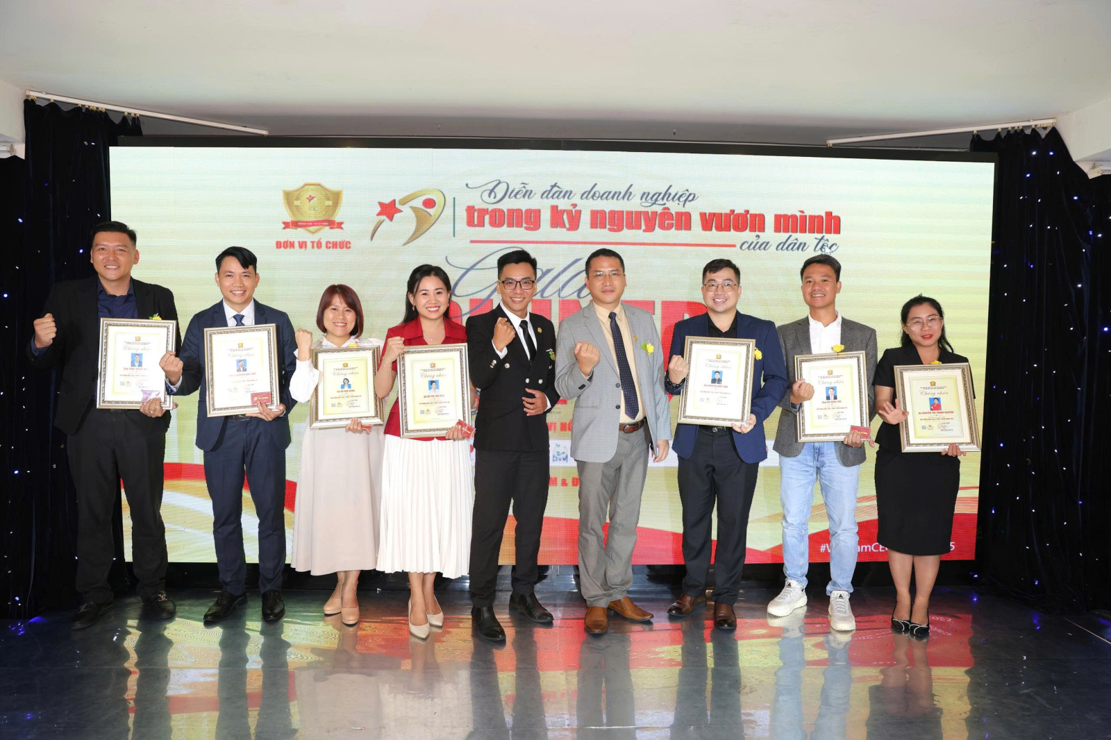 Kết nạp thành viên mới vào Hội đồng đào tạo và Trao chứng nhận tốt nghiệp lớp CEO khóa 03, 04