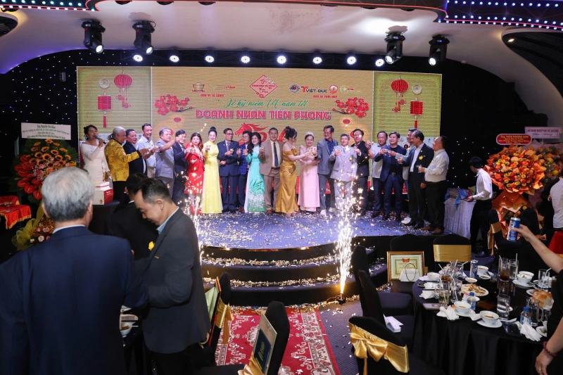 Kỷ niệm 14 năm tết doanh nhân Tiên Phong