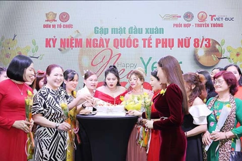 Họp mặt đầu xuân, kỷ niệm ngày Quốc tế Phụ nữ.